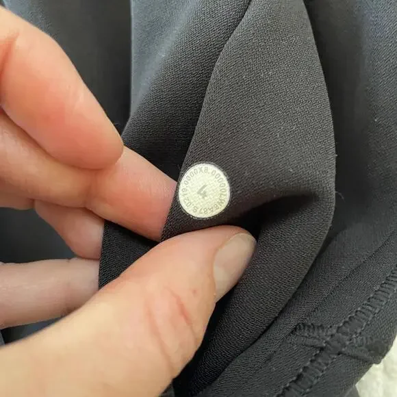 Lululemon Women's Black On the Fly Skirt - Size 4 - Picture 5 of 5